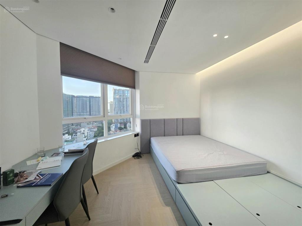 Chính chủ cần cho thuê gấp cc c18 ngõ 655 lạc long quân 101m2, 3pn, 2vs 20tr/tháng, full nội thất