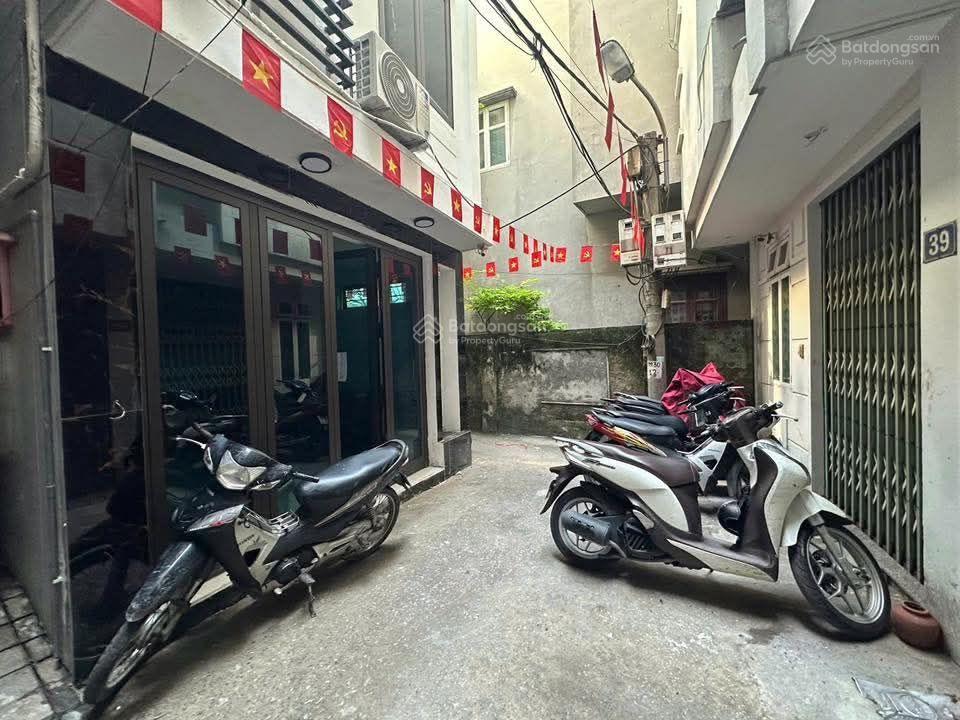 Cho thuê nhà nguyên căn lô góc yên hòa,cầu giấy 30mx5t,mt4m giá 13tr/tháng full nội thất 30m ra phố