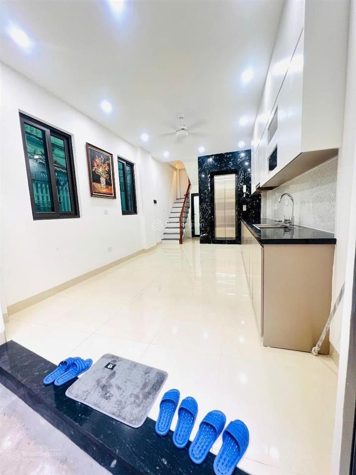 Chính chủ bán nhà ngõ 155 cầu giấy 6 tầng thang máy, lô góc 40m,mt4m 12.3 tỷ ô tô kd online full nt