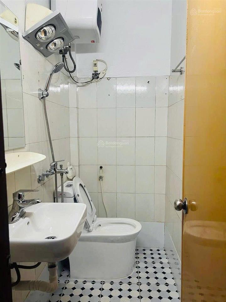 Cho thuê nhà nguyên căn mặt ngõ đội cấn ba đình 40m2x5t, mt4m giá 11 triệu/th 5 ngủ, 4vs kinh doanh