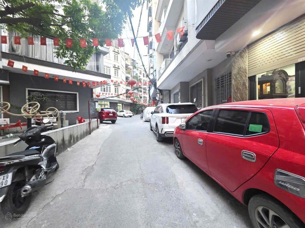 Mình chính chủ cho thuê tòa văn phòng phố đốc ngữ dt60mx8 tầng, mt khủng giá 35tr/tháng ô tô tránh