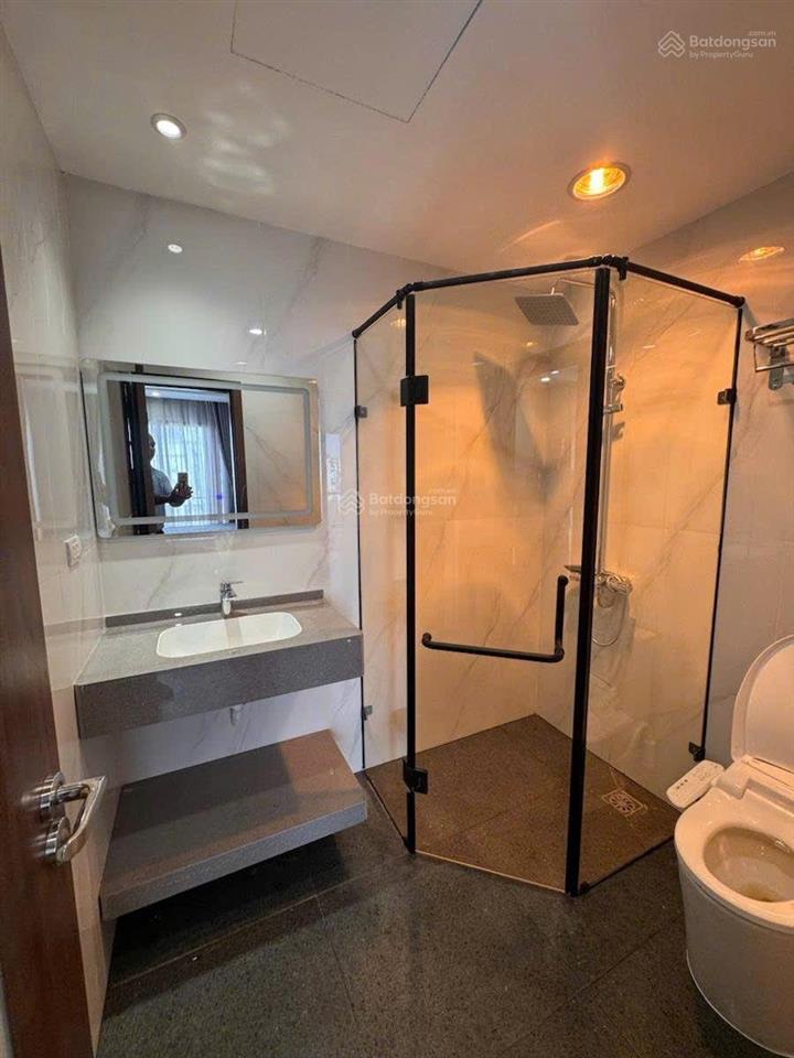 Cho thuê tòa apartment mặt phố đội cấn ba đình 100m2, 9 tầng, mt 5m giá 150tr/th 16 phòng khép kín