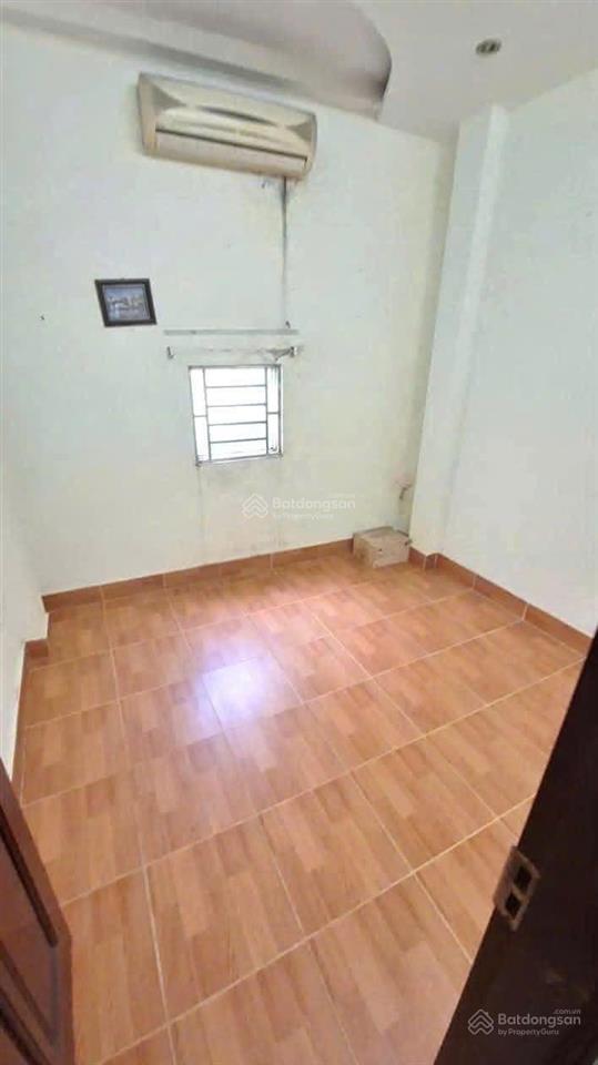 Chính chủ cho thuê nhà nguyên căn ngõ 463 đội cấn dt40mx5t,mt4m giá 13tr/tháng ngõ thông gần ô tô