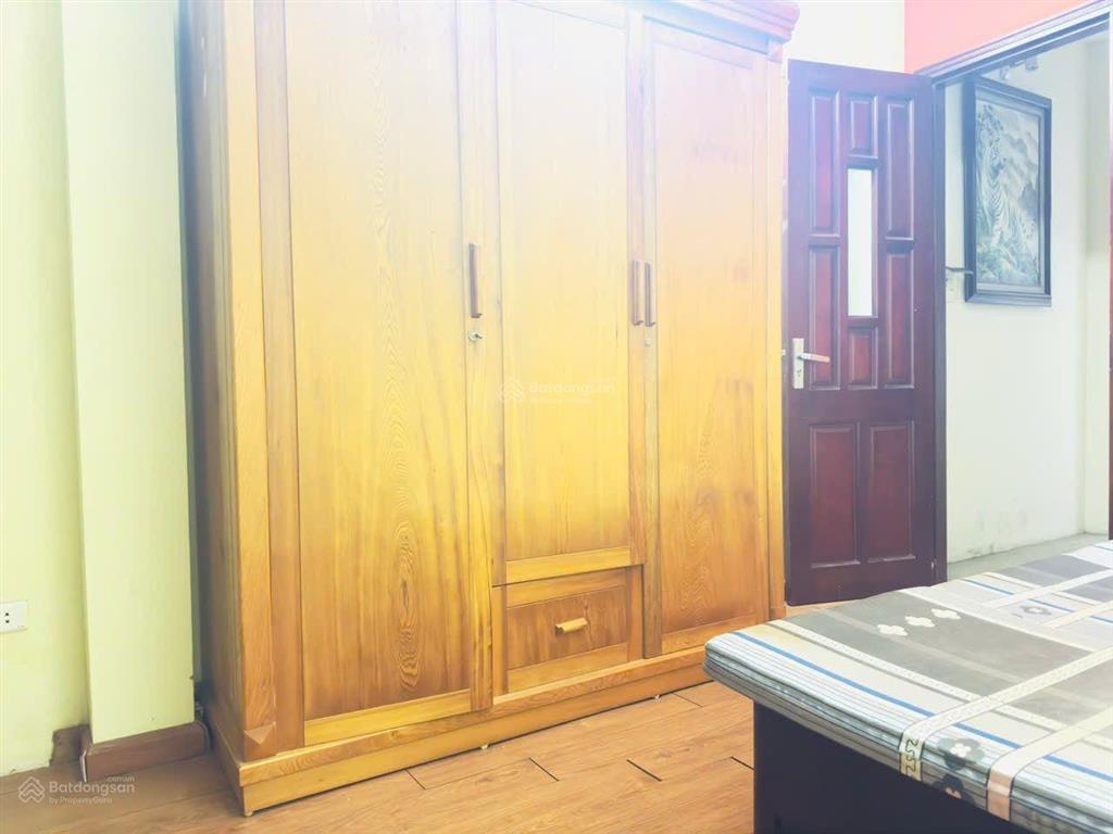 Chính chủ cho thuê nhà nguyên căn ngõ 463 đội cấn dt40mx5t,mt4m giá 13tr/tháng ngõ thông gần ô tô