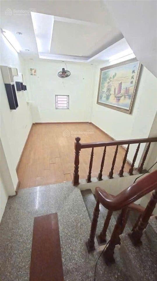 Chính chủ cho thuê nhà nguyên căn ngõ 463 đội cấn dt40mx5t,mt4m giá 13tr/tháng ngõ thông gần ô tô