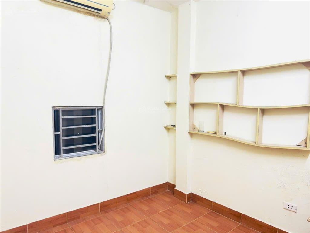 Chính chủ cho thuê nhà nguyên căn ngõ 463 đội cấn dt40mx5t,mt4m giá 13tr/tháng ngõ thông gần ô tô