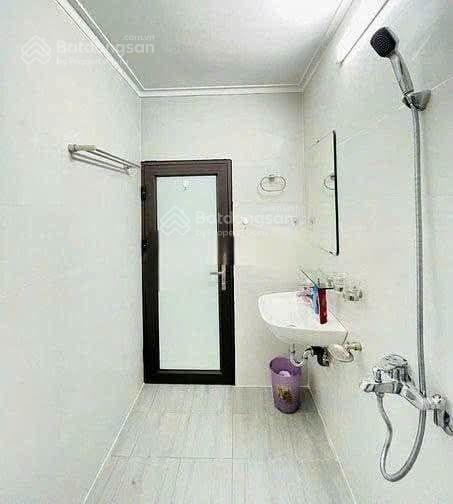 Chính chủ cho thuê nhà phố đội cấn ba đình 50mx4t,mt4m giá 15tr/tháng 10m ra ô tô 30m ra mặt phố