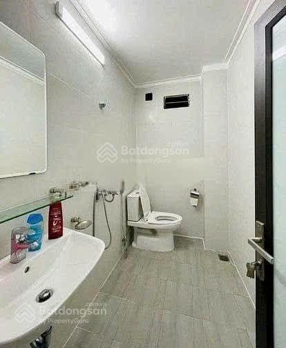 Chính chủ cho thuê nhà phố đội cấn ba đình 50mx4t,mt4m giá 15tr/tháng 10m ra ô tô 30m ra mặt phố