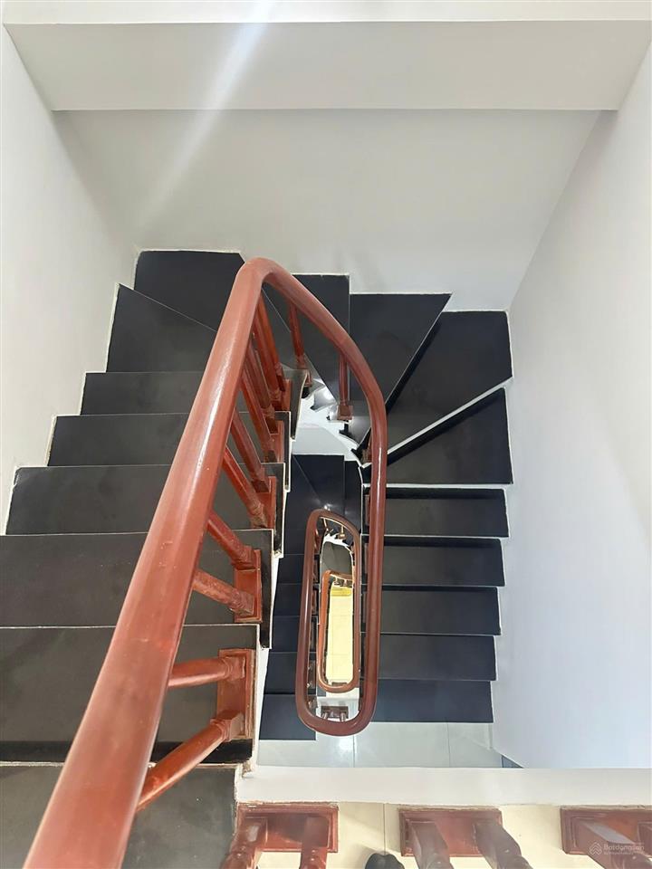 Chỉ 7.8 tỷ có ngay nhà ngô quyền hà đông dt35mx5t,mt3.8m ô tô đỗ cổng 10m ra ô tô tránh dừng đỗ