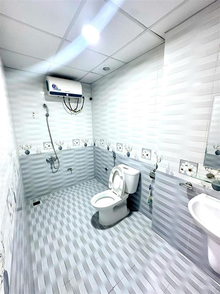 Chỉ 7.8 tỷ có ngay nhà ngô quyền hà đông dt35mx5t,mt3.8m ô tô đỗ cổng 10m ra ô tô tránh dừng đỗ