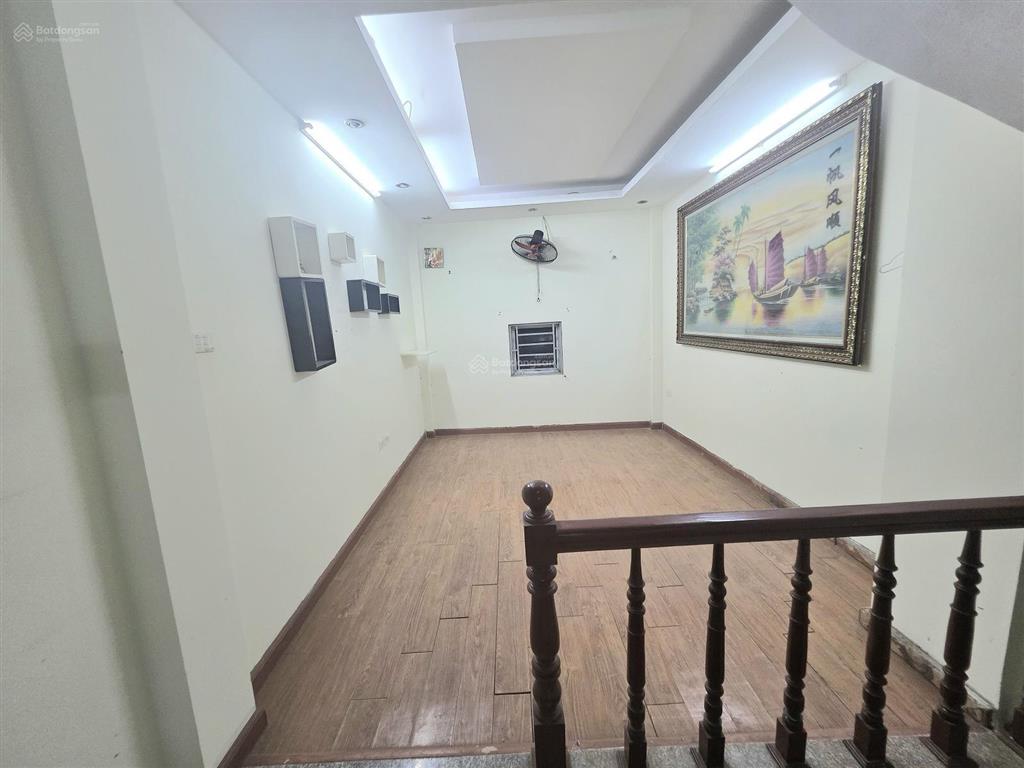 Cho thuê nhà nguyên căn đội cấn ba đình dt40m,5 tầng, 5 ngủ, 4vs giá 12.5tr/tháng full nt ngõ thông