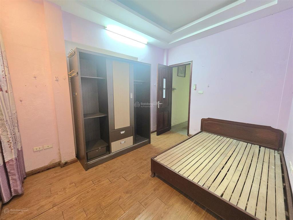 Cho thuê nhà nguyên căn đội cấn ba đình dt40m,5 tầng, 5 ngủ, 4vs giá 12.5tr/tháng full nt ngõ thông