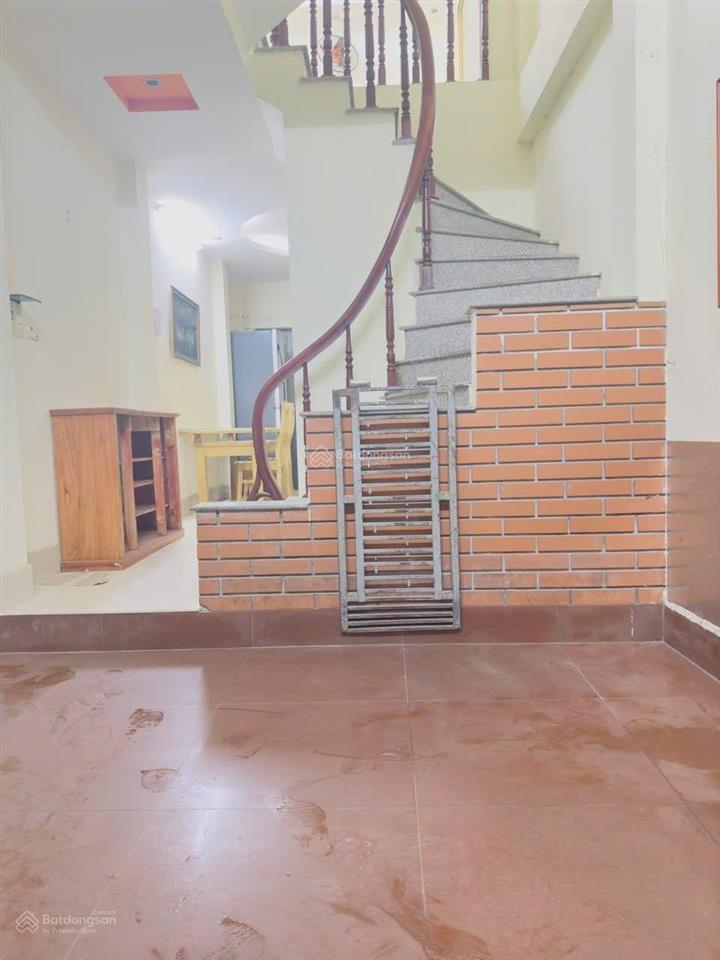 Cho thuê nhà nguyên căn đội cấn ba đình dt40m,5 tầng, 5 ngủ, 4vs giá 12.5tr/tháng full nt ngõ thông