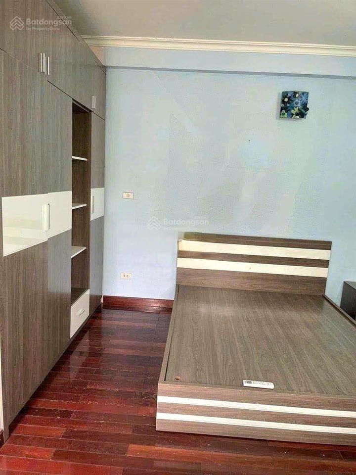 Cho thuê nhà nguyên căn văn cao ba đình dt50m, 4 tầng 5 ngủ, vs giá 15tr/tháng ô tô ngủ trong nhà