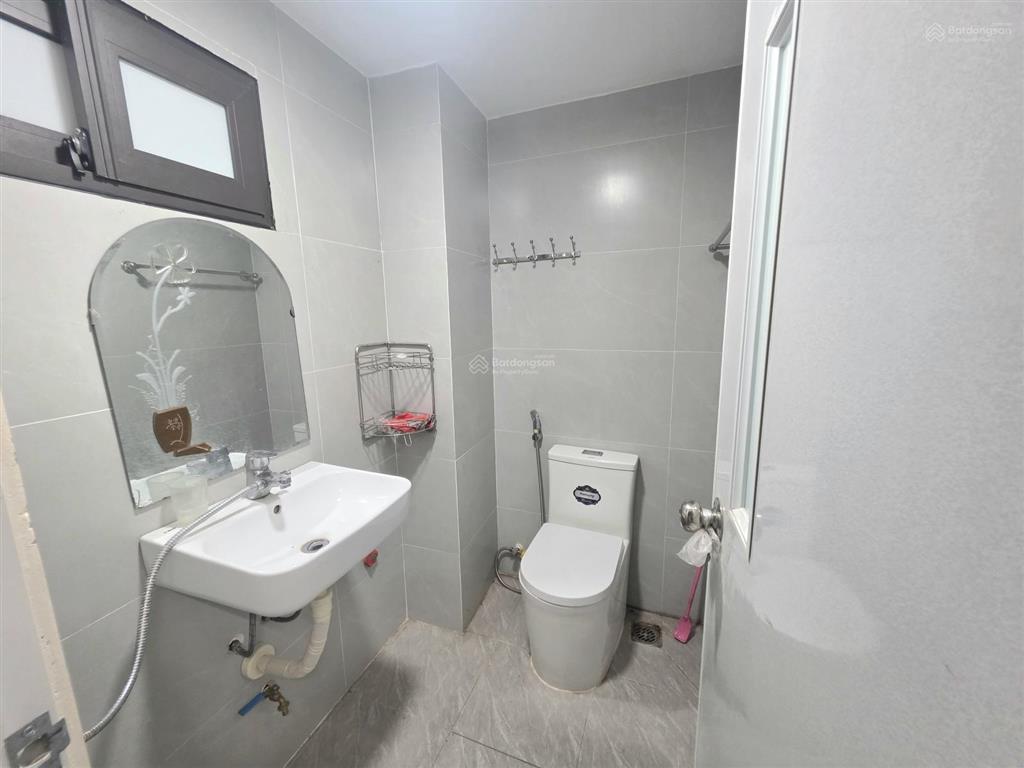 Cần cho thuê nhà nguyên căn lô góc phố đội cấn ba đình 35m2x4t,4pn,3vs10tr/tháng ngõ thông kd onl