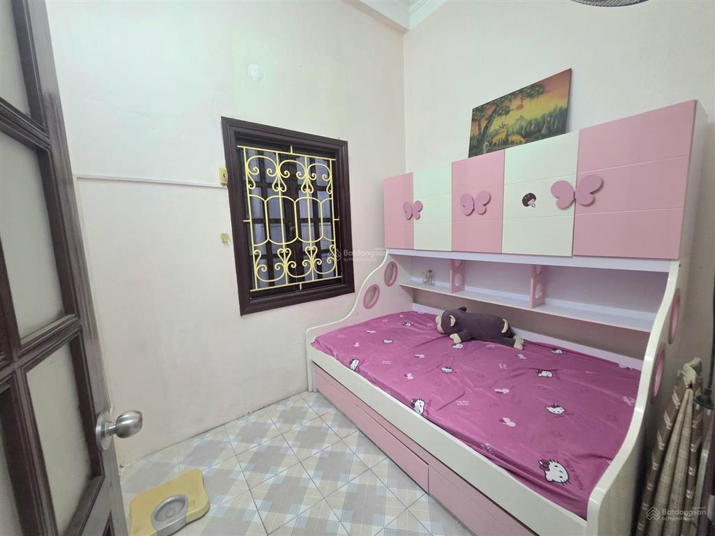 Cần cho thuê nhà nguyên căn lô góc phố đội cấn ba đình 35m2x4t,4pn,3vs10tr/tháng ngõ thông kd onl