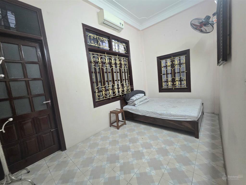Cần cho thuê nhà nguyên căn lô góc phố đội cấn ba đình 35m2x4t,4pn,3vs10tr/tháng ngõ thông kd onl