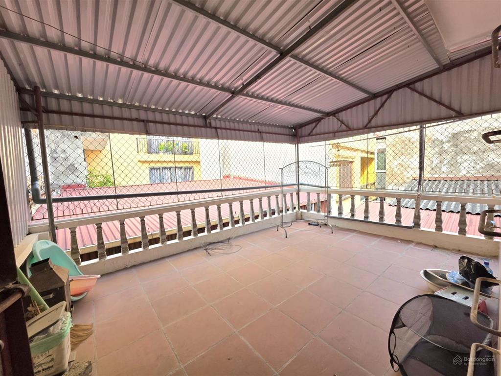 Cần cho thuê nhà nguyên căn lô góc phố đội cấn ba đình 35m2x4t,4pn,3vs10tr/tháng ngõ thông kd onl