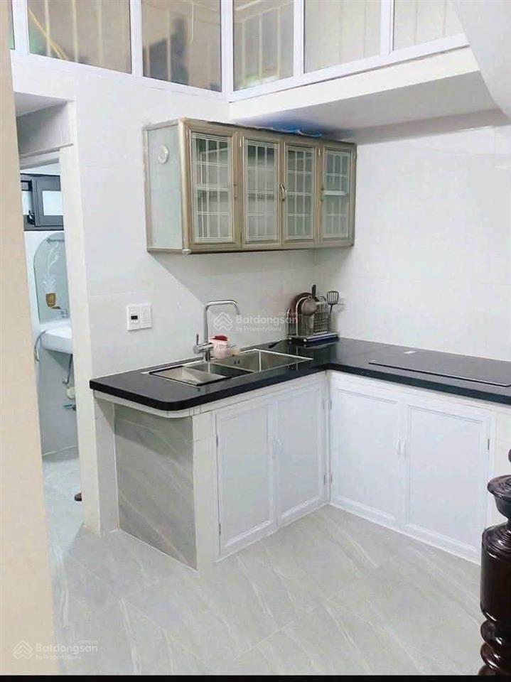 Cần cho thuê nhà nguyên căn lô góc phố đội cấn ba đình 35m2x4t,4pn,3vs10tr/tháng ngõ thông kd onl