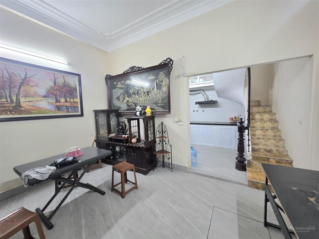 Cần cho thuê nhà nguyên căn lô góc phố đội cấn ba đình 35m2x4t,4pn,3vs10tr/tháng ngõ thông kd onl