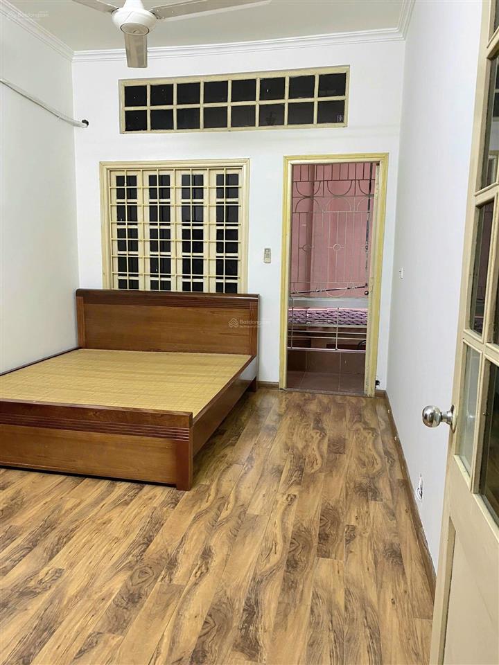 Cho thuê nhà ngọc khánh,ba đình dt35m2x4t,3pn,3vs giá 14tr/tháng ngõ thông ô tô đỗ sát phố tiện ích