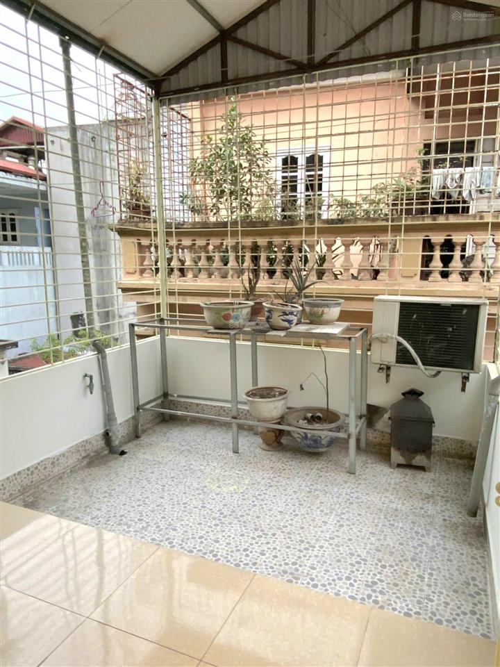 Cho thuê nhà ngọc khánh,ba đình dt35m2x4t,3pn,3vs giá 14tr/tháng ngõ thông ô tô đỗ sát phố tiện ích