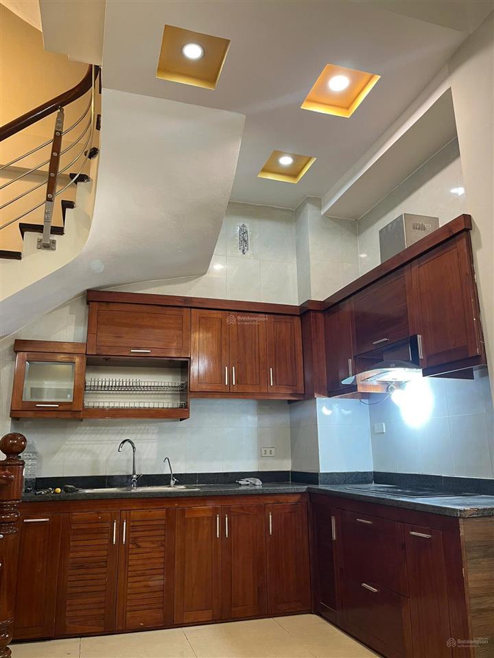 Cho thuê nhà riêng ngõ 152 hào nam, phù hợp hộ gia đình