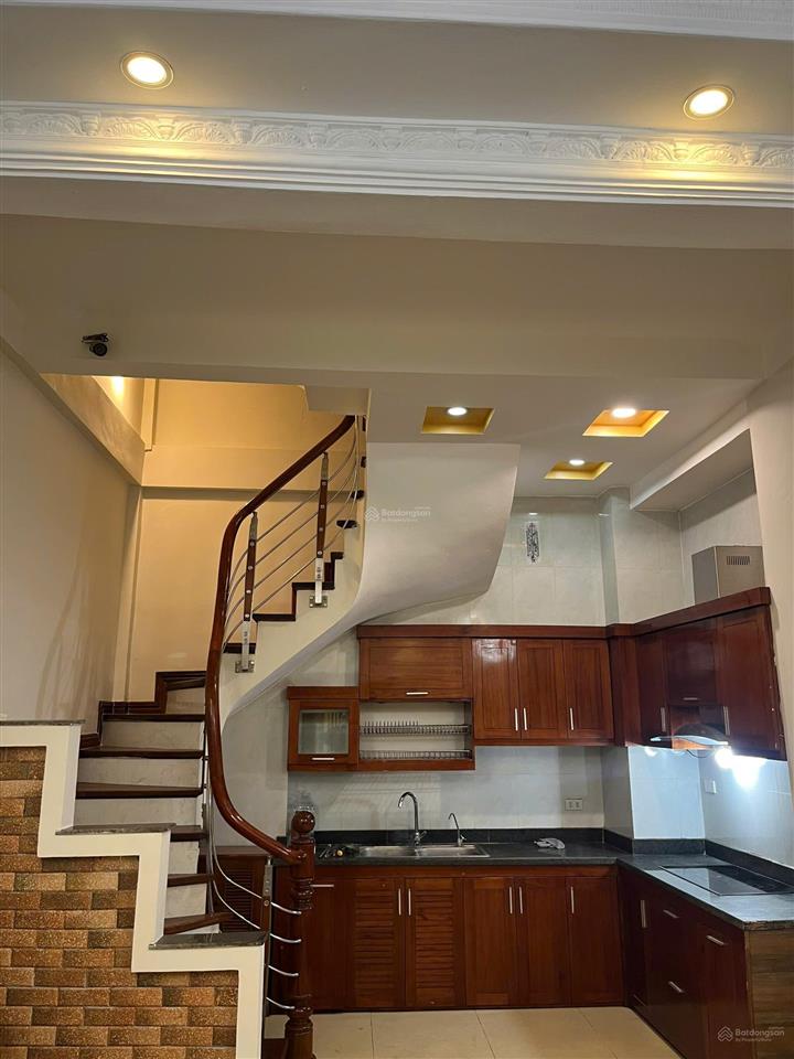 Cho thuê nhà riêng ngõ 152 hào nam, phù hợp hộ gia đình