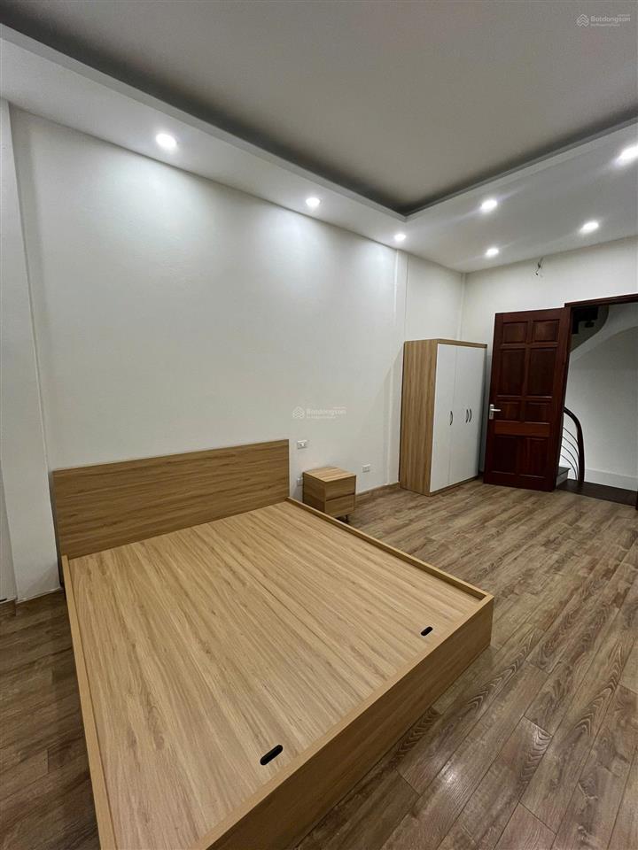 Cho thuê nhà riêng ngõ 152 hào nam, phù hợp hộ gia đình