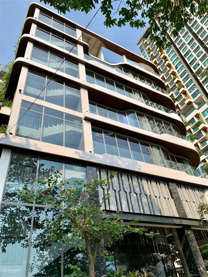 Cho thuê showroom pasteur, gần võ văn tần q3. diện tích 12x18m, trệt 6 lầu, giá 190 triệu/th