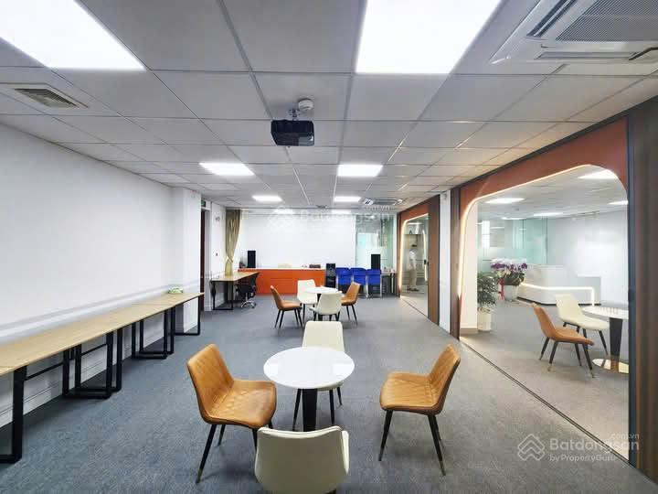 Văn phòng trần hưng đạo, metro bến thành, quận 1. diện tích 300m2, giá 80 triệu