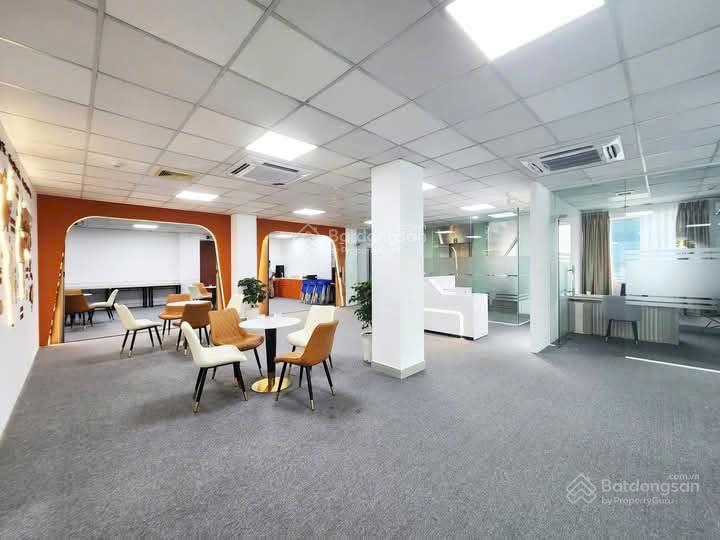 Văn phòng trần hưng đạo, metro bến thành, quận 1. diện tích 300m2, giá 80 triệu