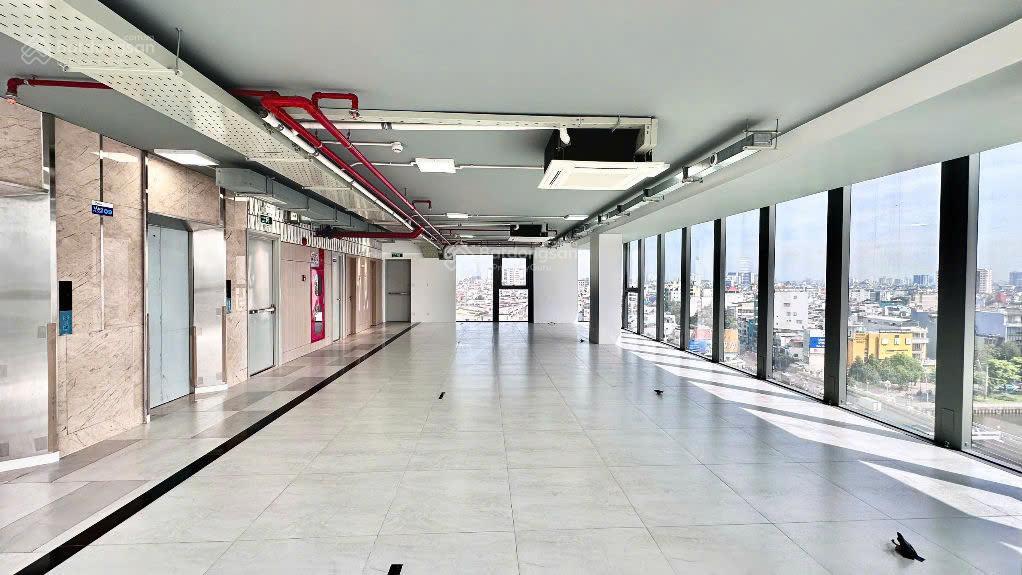 Cho thuê building trần hưng đạo, khu vp quận 1! diện tích 10x20m, hầm 8 lầu, gía 250 triệu