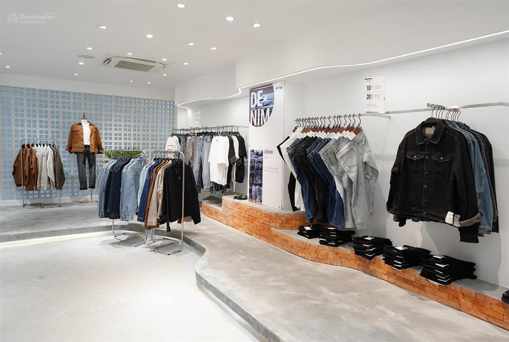 Cho thuê mt sư vạn hạnh, q10, gần vạn hạnh mall. dt 6x14m, trệt, 2 lầu giá 50tr. tel 0898 311 ***