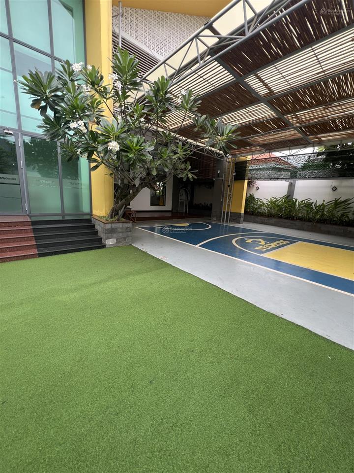 Cho thuê tòa vila thảo điền, cắt xuân thủy, 30x40m, 4 tầng giá 360tr. 0903 712 ***