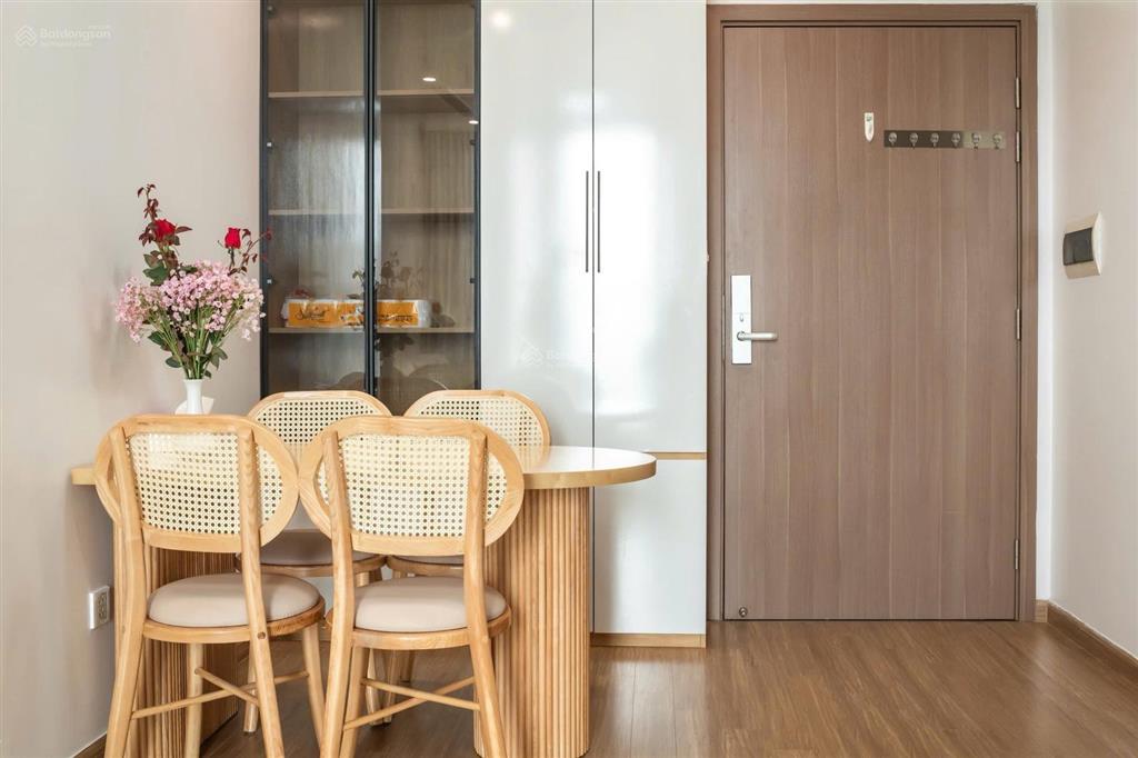 Bán căn hộ 96m2 3pn, tầng trung view trung tâm thành phố giá 9 tỷ bao full phí, cc golden park