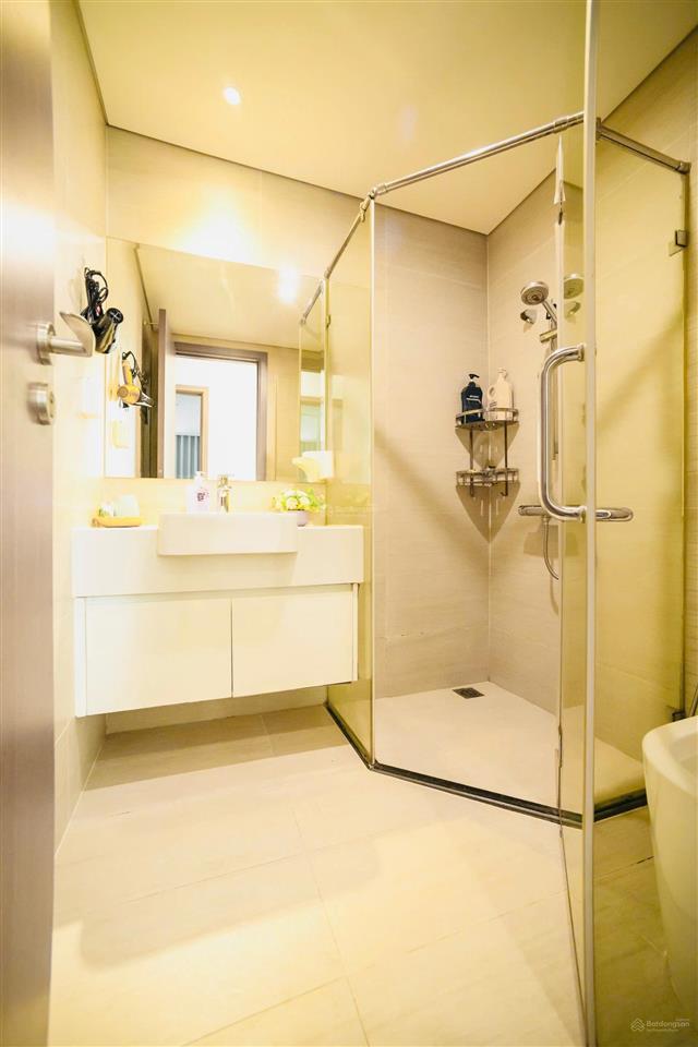 Bán căn hộ 96m2 3pn, tầng trung view trung tâm thành phố giá 9 tỷ bao full phí, cc golden park