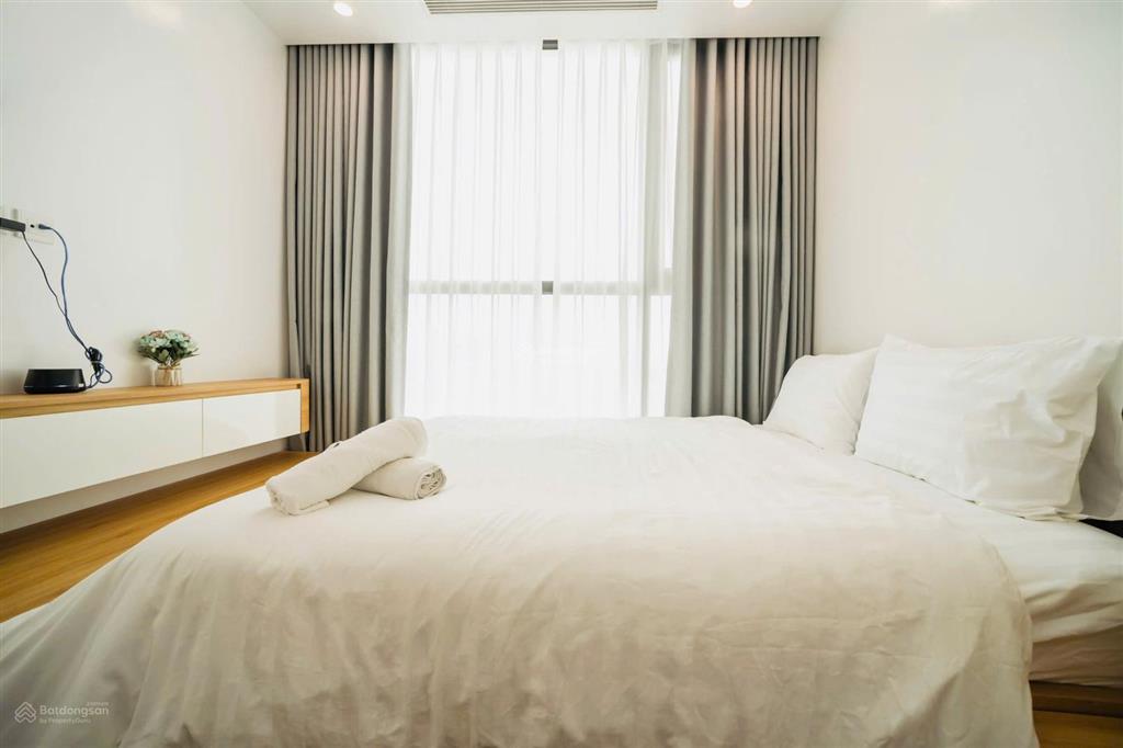 Bán căn hộ 96m2 3pn, tầng trung view trung tâm thành phố giá 9 tỷ bao full phí, cc golden park