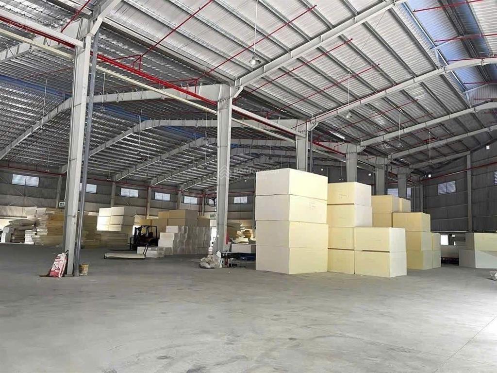 Bán nhà xưởng tổng 8300m2. cụm kcn biên hòa, tp. đồng nai, đang cho thuê thu nhập 260tr/tháng.