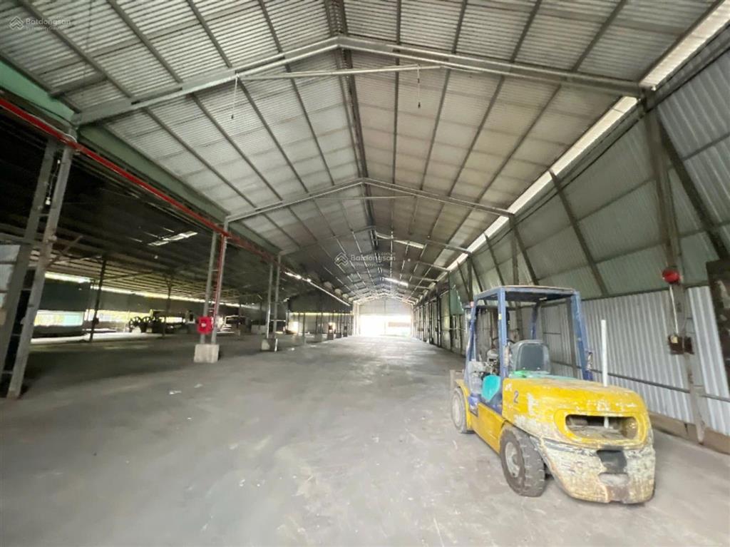 Cho thuê xưởng sx 2800m2 tdt 5200m2. tba 250kva. pháp lý chuẩn. chỉ 150 tr/th. gần ql1a, kcn gđ