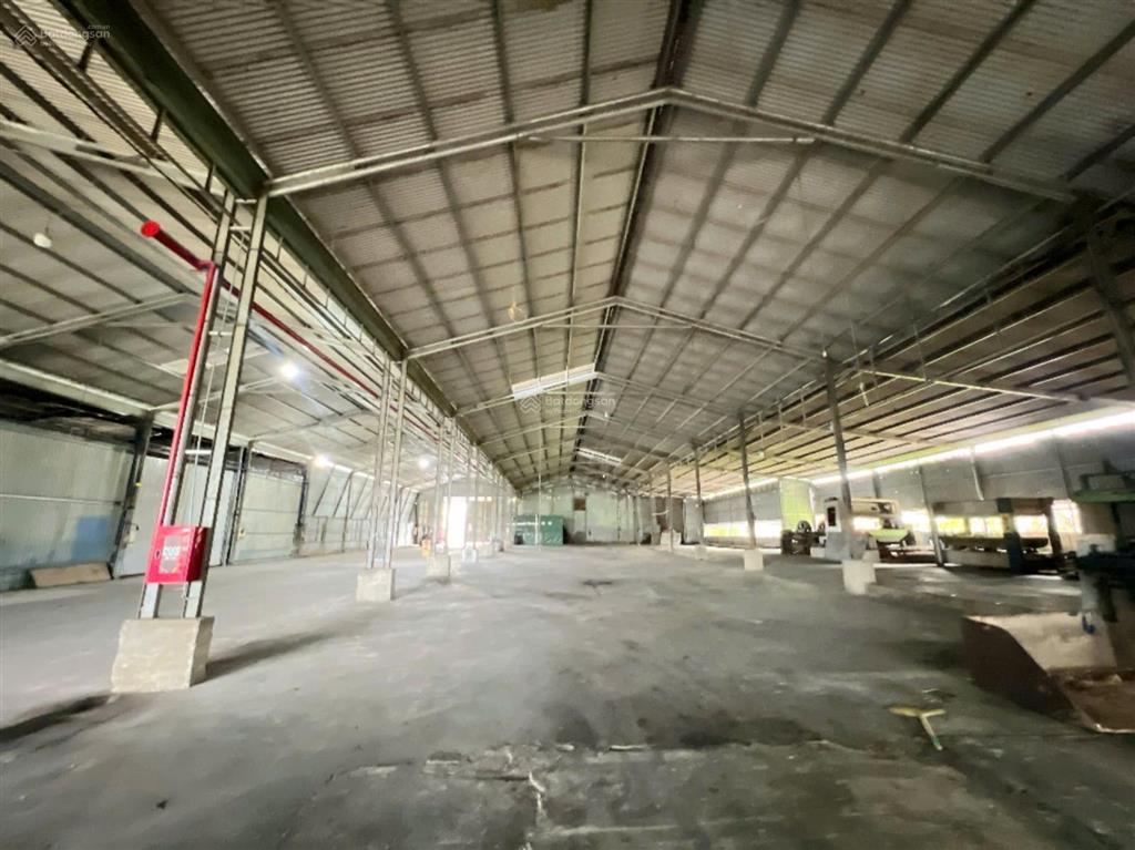 Cho thuê xưởng sx 2800m2 tdt 5200m2. tba 250kva. pháp lý chuẩn. chỉ 150 tr/th. gần ql1a, kcn gđ