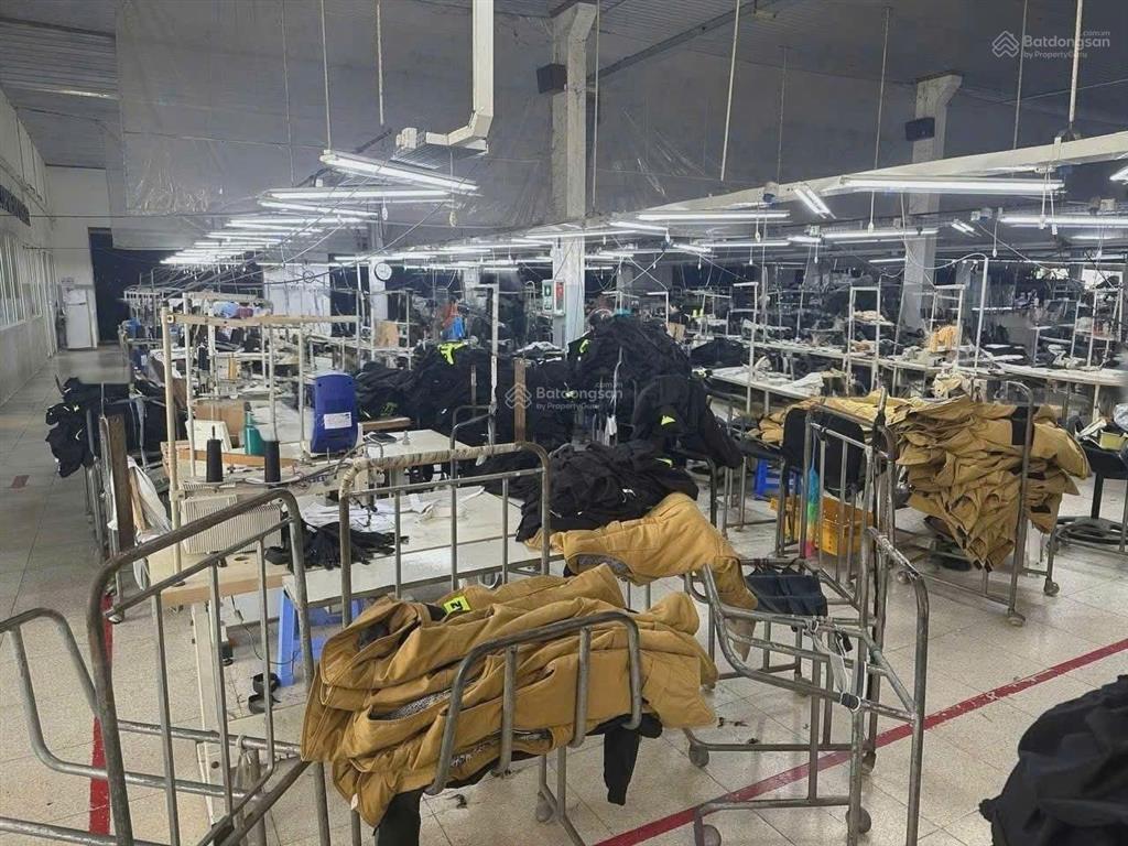 Cho thuê lại toàn bộ công ty may và công nhân có sẵn 10 chuyền may. ngay sân bay long thành. 7600m2