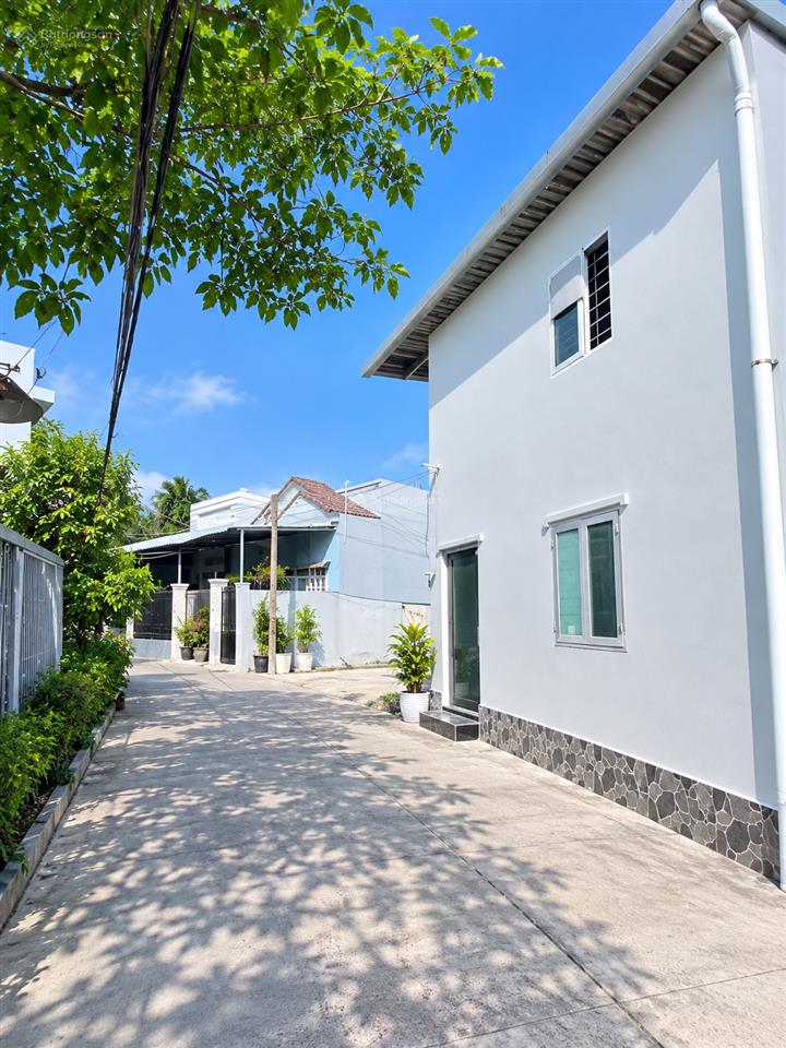 Lô đất 97m2, kdc hiện hữu, đường xe hơi tới đất, gần trường quốc tế mỹ  chỉ 2 tỷ