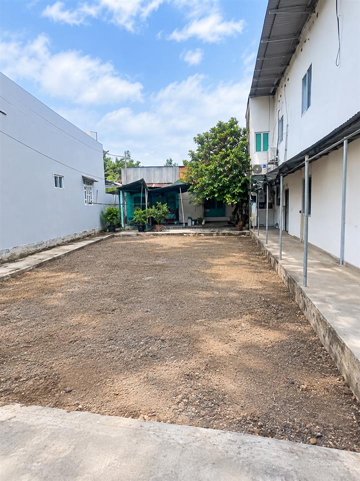 Lô đất 97m2, kdc hiện hữu, đường xe hơi tới đất, gần trường quốc tế mỹ  chỉ 2 tỷ