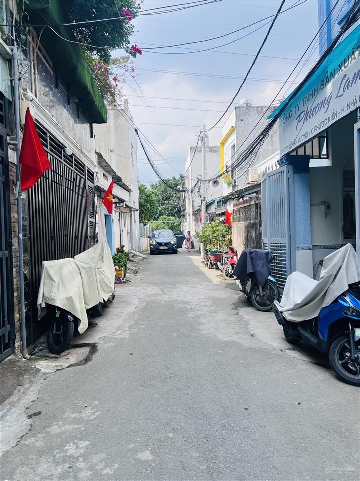 Lô đất 97m2, kdc hiện hữu, đường xe hơi tới đất, gần trường quốc tế mỹ  chỉ 2 tỷ