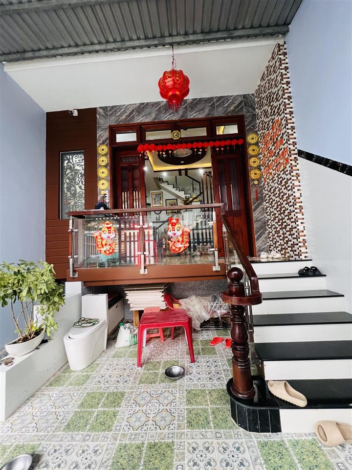 Nhà 5 tầng ngộp bank, 1 hầm + 4 tầng, hxh đổ cửa, gần trường đh mở  lê văn lương  nhà bè  6,5 tỷ