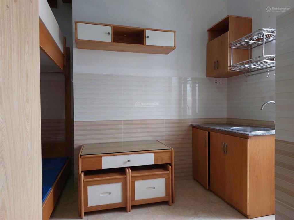 Nhà trọ, căn hộ dịch vụ ngay cạnh spkt và đại học ngân hàng