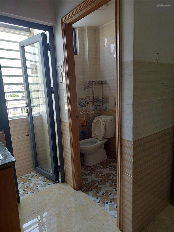 Nhà trọ, căn hộ dịch vụ ngay cạnh spkt và đại học ngân hàng