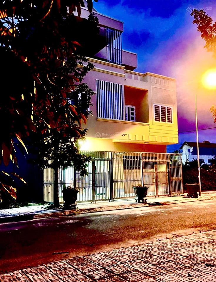 Bán nhà 1 trệt 2 lầu kdc long hòa b  sát aeon mỹ tho  giá 3,5 tỷ