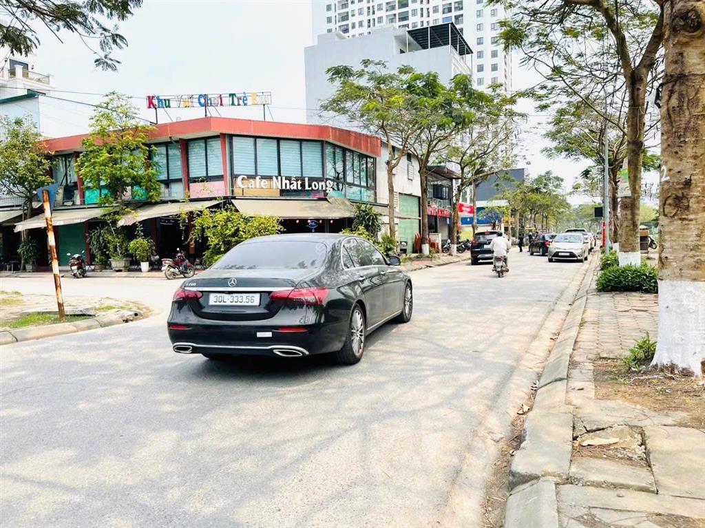 Bán đất phân lô tứ hiệp dt 60,90,120,150m đường rộng vỉa hè hai bên. kinh doanh tốt.  0569 398 ***